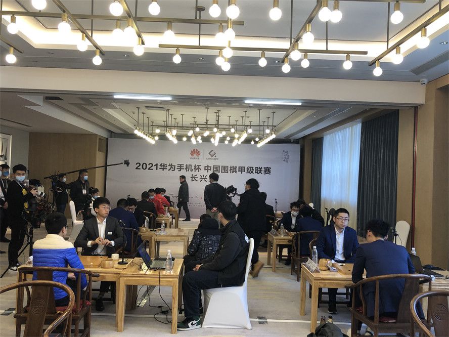 同时我会观察他们的需求，让他们能够展现才华